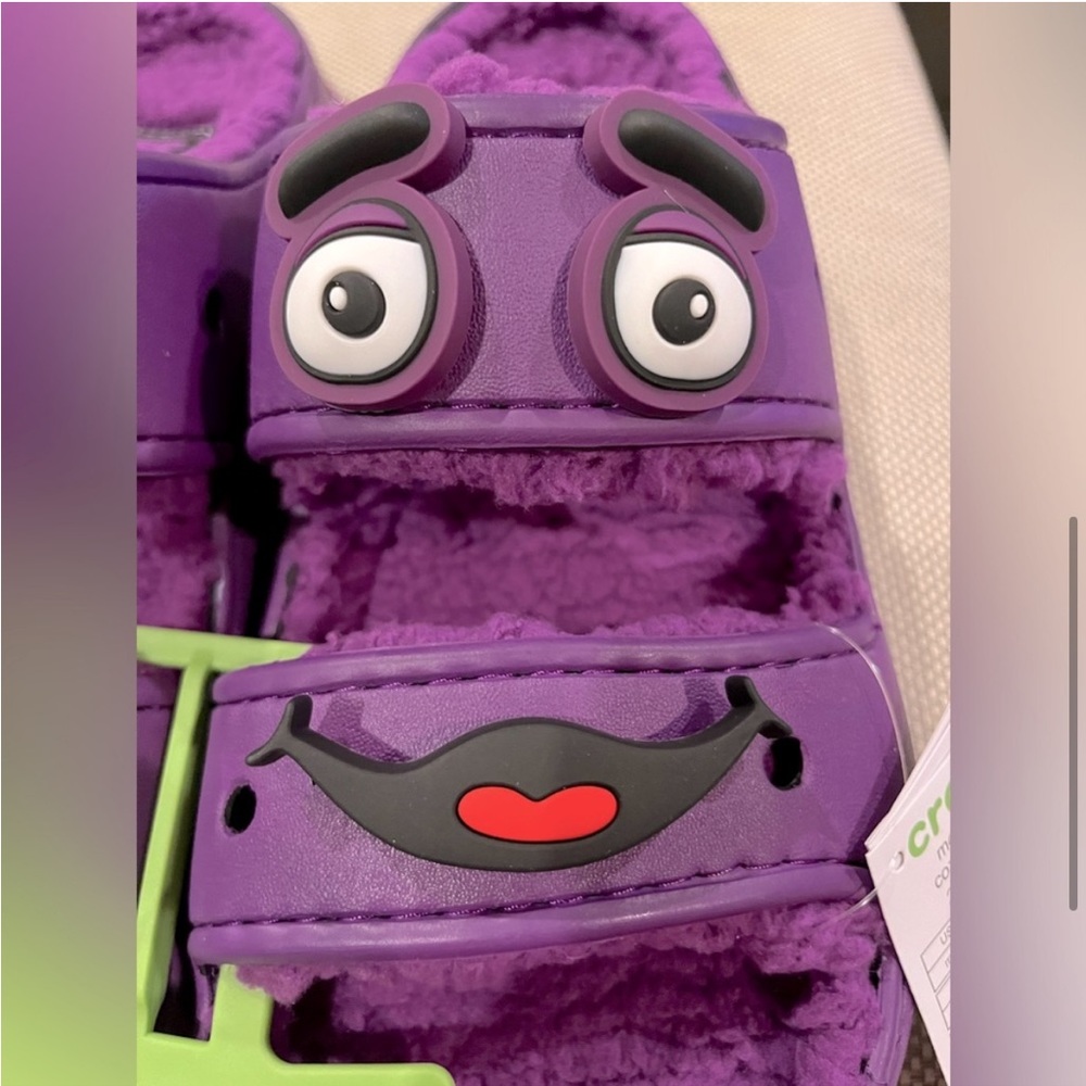 く
BRAND NEW Crocs Classic Cozzzy Sandal
McDonald's Grimace Size 11 FAST
SHIPPING